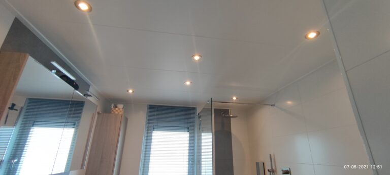 Systeemplafond badkamer